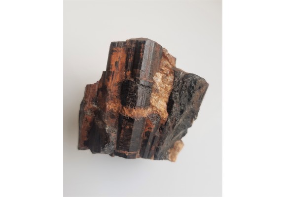 Piękny zrost kryształów szerlu z Gór Sowich