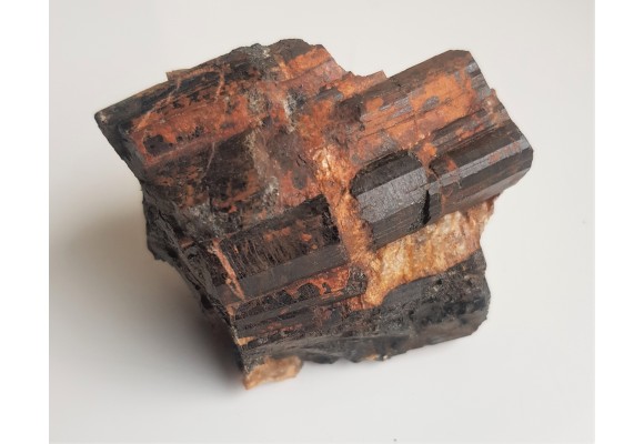 Piękny zrost kryształów szerlu z Gór Sowich