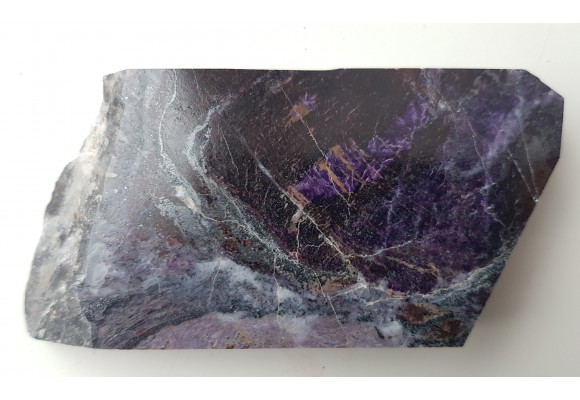 Unikatowy surowiec ozdobny - violan z doliny Aosty (Włochy)