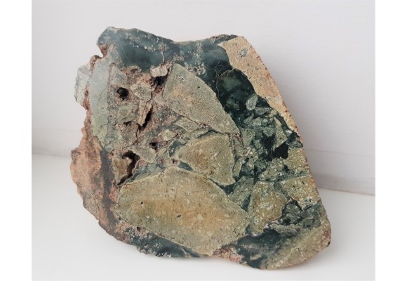 Unikatowa brekcja spojona zielonym kwarcem prazowym z okolic Kamiennej Góry