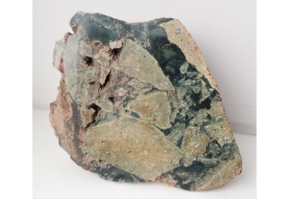 Unikatowa brekcja spojona zielonym kwarcem prazowym z okolic Kamiennej Góry