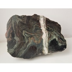 Piękny fałd w skarnie z Kowar