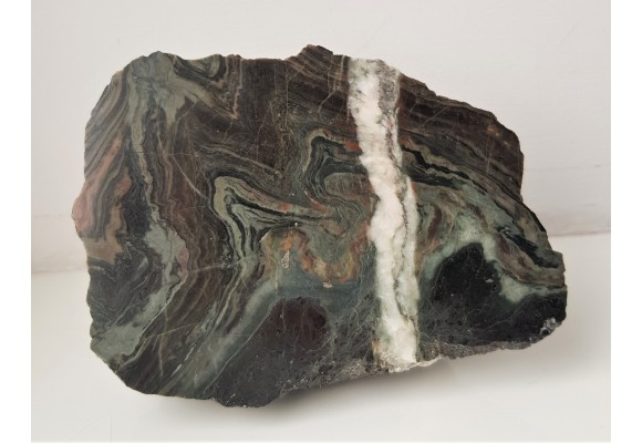 Piękny fałd w skarnie z Kowar