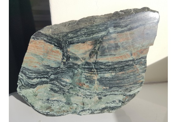 Wyjątkowa skała wapniowo-krzemianowa z Kowar