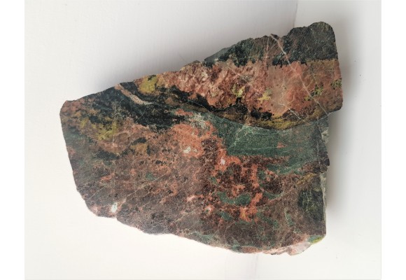 Okaz skarnu granatowo-epidotowego z Kowar