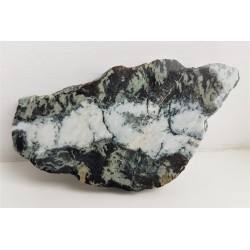 Ozdobny amfibolit ze złoża w Złotym Stoku