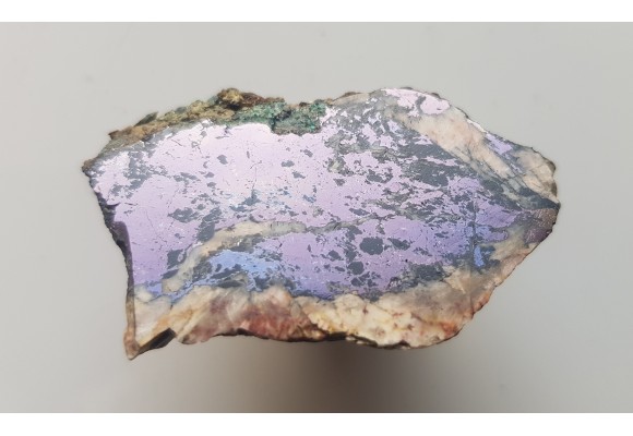 Okaz bornitu w żyle barytowej z Ciechanowic