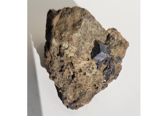 Idealnie, ostro wykształcone kryształy magnetytu z Miedzianki