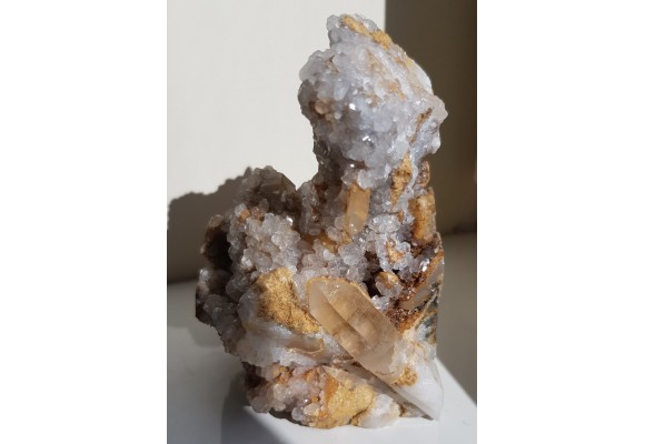 Piękna druza kwarcowo-kalcytowa w dolomicie ze Sławniowic