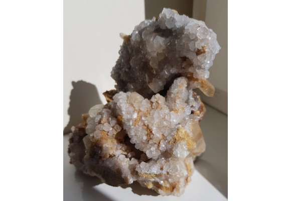 Piękna druza kwarcowo-kalcytowa w dolomicie ze Sławniowic