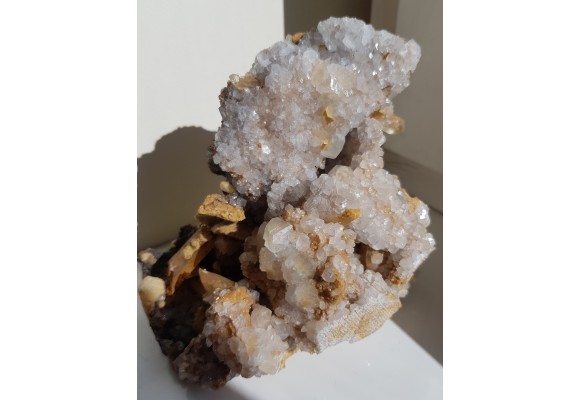 Piękna druza kwarcowo-kalcytowa w dolomicie ze Sławniowic