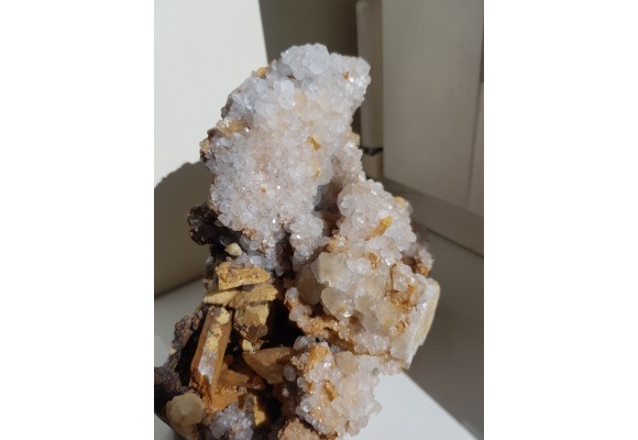 Piękna druza kwarcowo-kalcytowa w dolomicie ze Sławniowic