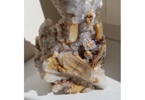 Piękna druza kwarcowo-kalcytowa w dolomicie ze Sławniowic