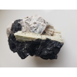 Piękny zrost kryształów berylu - "słońce berylowe"