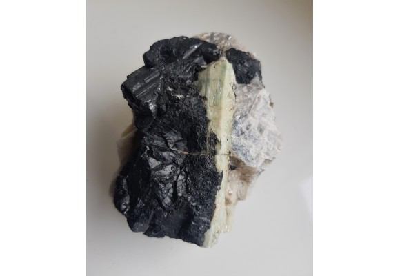 Piękny zrost kryształów berylu - "słońce berylowe"