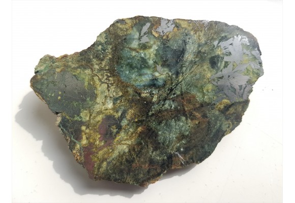 Duże przekroje kryształów lellingitu i arsenopirytu w nefrycie ze Złotego Stoku