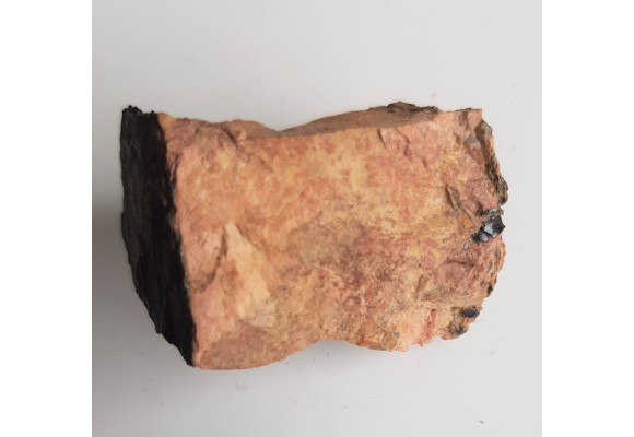 Fergusonit ze Skalnej Bramy k. Szklarskiej Poręby