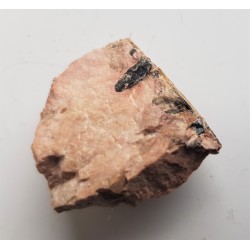 Fergusonit ze Skalnej Bramy k. Szklarskiej Poręby