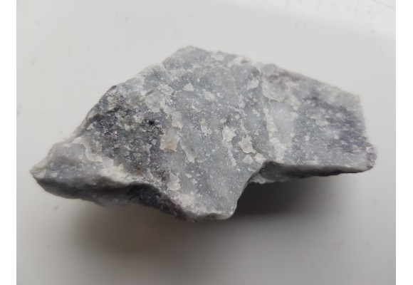 Spinele w marmurze z Łażan k. Żarowa