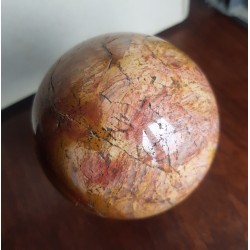 Kula z ozdobnej skały kwarcowo-serycytowej z okolic Żarowa