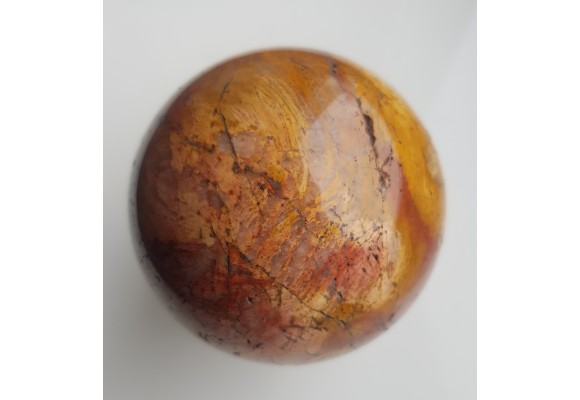 Kula z ozdobnej skały kwarcowo-serycytowej z okolic Żarowa