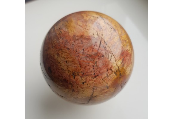 Kula z ozdobnej skały kwarcowo-serycytowej z okolic Żarowa