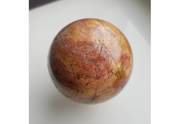 Kula z ozdobnej skały kwarcowo-serycytowej z okolic Żarowa