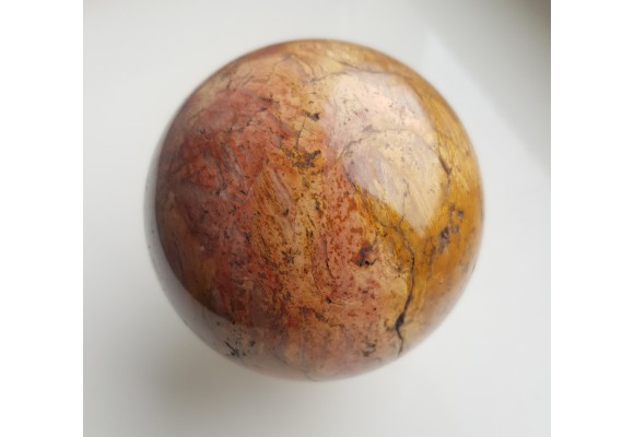 Kula z ozdobnej skały kwarcowo-serycytowej z okolic Żarowa