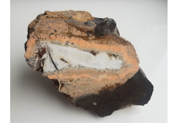 Różowy baryt z kamieniołomu Józefka w Górach Świętokrzyskich