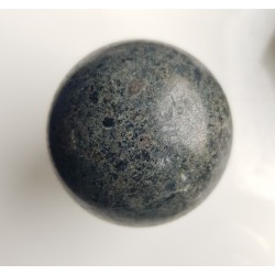 Kula polerowana z metadiabazu z Gór Kaczawskich