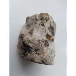 Cyrkon w pegmatycie z wiszniewitem (odmiana kankrynitu) z Wiszniewogorska na Uralu