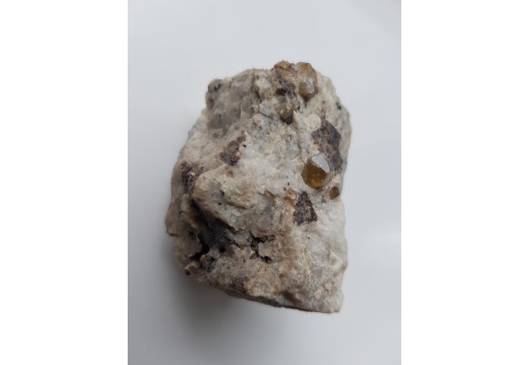 Cyrkon w pegmatycie z wiszniewitem (odmiana kankrynitu) z Wiszniewogorska na Uralu