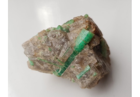 Kryształy szmaragdu w kwarcu z Chin