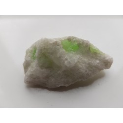 Wanadowy diopsyd - ławrowit w marmurze ze Sludianki nad Bajkałem