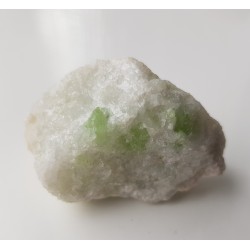 Wanadowy diopsyd - ławrowit w marmurze ze Sludianki nad Bajkałem