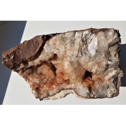 Duża geoda z pięknymi kryształami kalcytu z Tłumaczowa