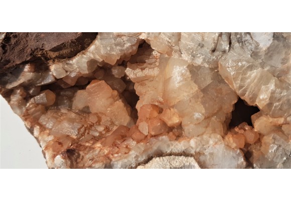 Duża geoda z pięknymi kryształami kalcytu z Tłumaczowa