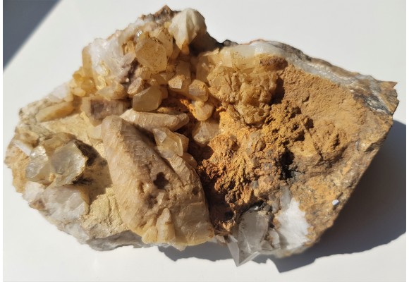 Piękna druza kwarcowo-kalcytowa w dolomicie ze Sławniowic