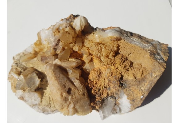 Piękna druza kwarcowo-kalcytowa w dolomicie ze Sławniowic