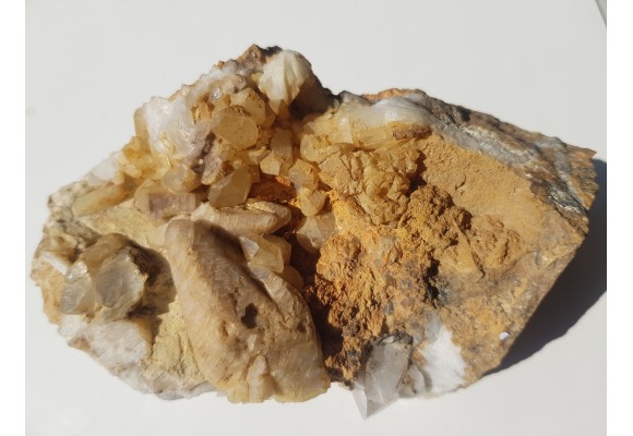 Piękna druza kwarcowo-kalcytowa w dolomicie ze Sławniowic