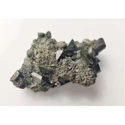 Wyjątkowa druza kryształów puszkinitu z Uralu