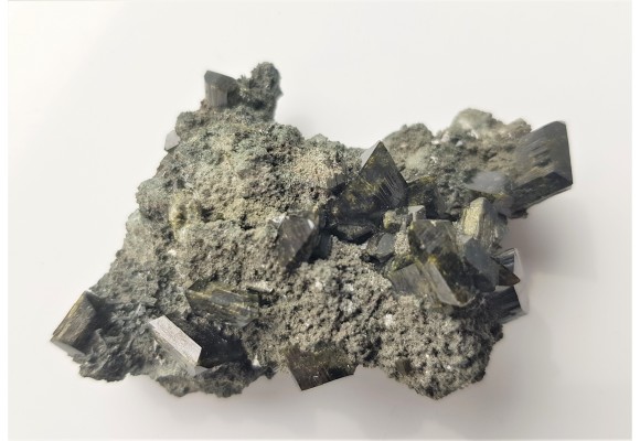 Wyjątkowa druza kryształów puszkinitu z Uralu