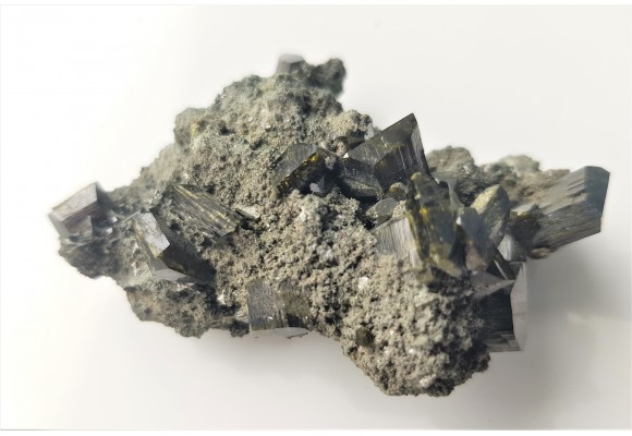 Wyjątkowa druza kryształów puszkinitu z Uralu