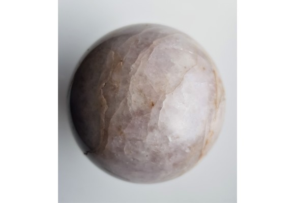 Kula polerowana z kwarcu różowego z Wielkiej Sowy (Góry Sowie)