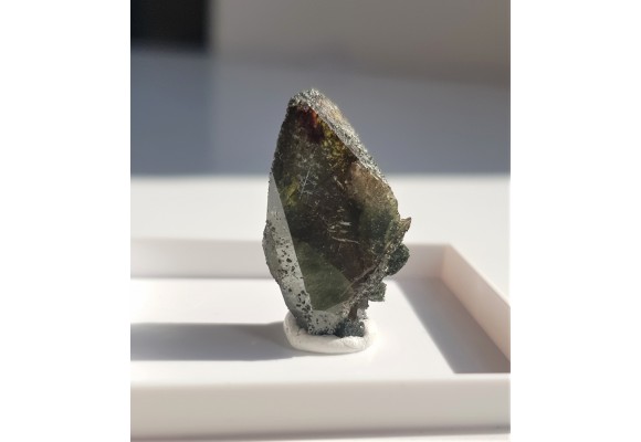 Idealnie wykształcony, zielony tytanit z żył alpejskich (Austria, Hoche Tauern)