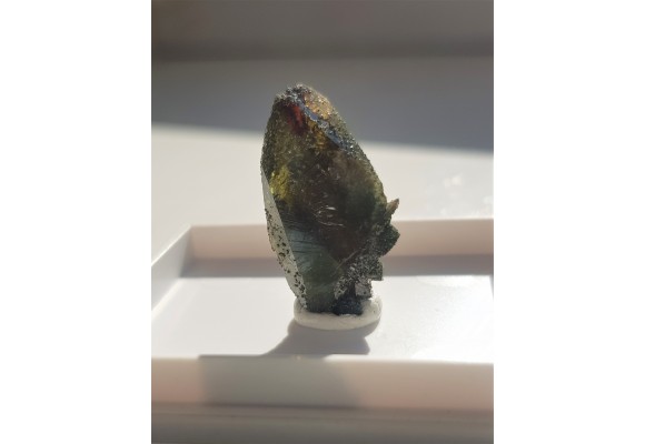 Idealnie wykształcony, zielony tytanit z żył alpejskich (Austria, Hoche Tauern)