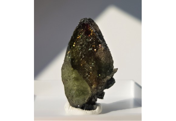 Idealnie wykształcony, zielony tytanit z żył alpejskich (Austria, Hoche Tauern)