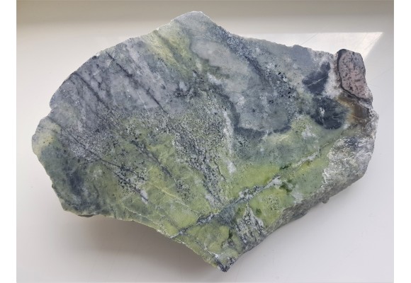 Zserpentynizowany dolomit z zoisytem z Łażan k. Żarowa