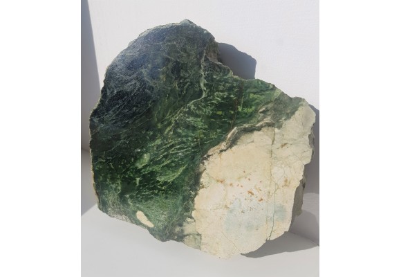 Nefryt na kontakcie z rodingitem z Jordanowa Śląskiego