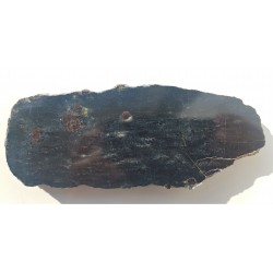 Hornfels z dużymi czerwonymi granatami a także korundem widocznym pod lupą z Żelazna k. Kłodzka